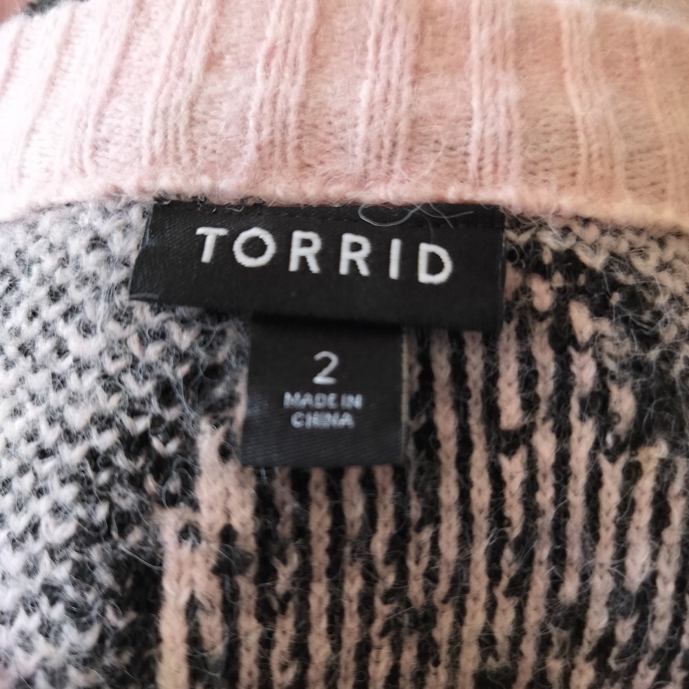 Torrid Women's Long Sleeve Pink  Sweater With Black Hearts Size 2x - Picture 7 of 9